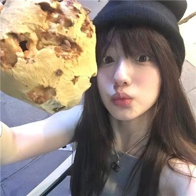 使用下方 20 个影片名，按顺序一一对应，不要改动片名文字，只根据片名和括号内类型提示来虚构全新的故事内容： 鳄鱼邓迪在洛杉矶 你丫闭嘴！ 雕刻生命 如何吃炸毛虫 学生哥 邪花劫1983 当我们17岁 一个星期四 美丽的约定 两个阿尔弗雷德 小巷之爱 一杆进洞 罗斯韦尔（电影） 男孩与海盗 福尔摩斯与华生 大力士：勇闯女人国 治妻妙术 神秘博士第五季 浮出水面的影子 碟仙玩偶